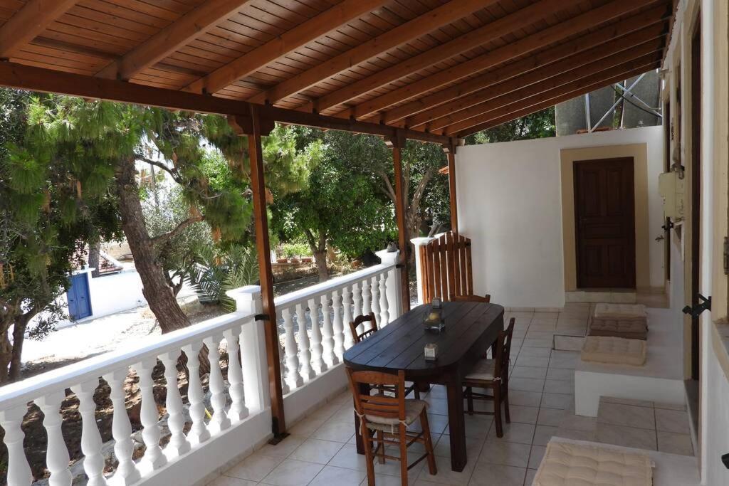 Traditional Villa Efterpi Chalki Town Buitenkant foto