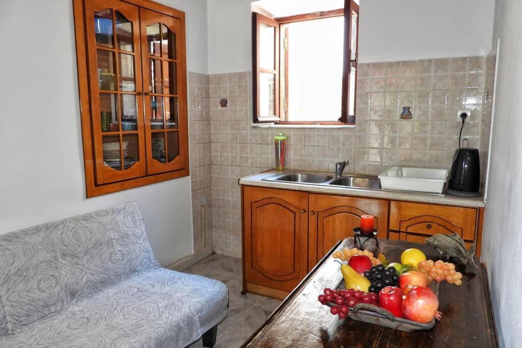 Traditional Villa Efterpi Chalki Town Buitenkant foto