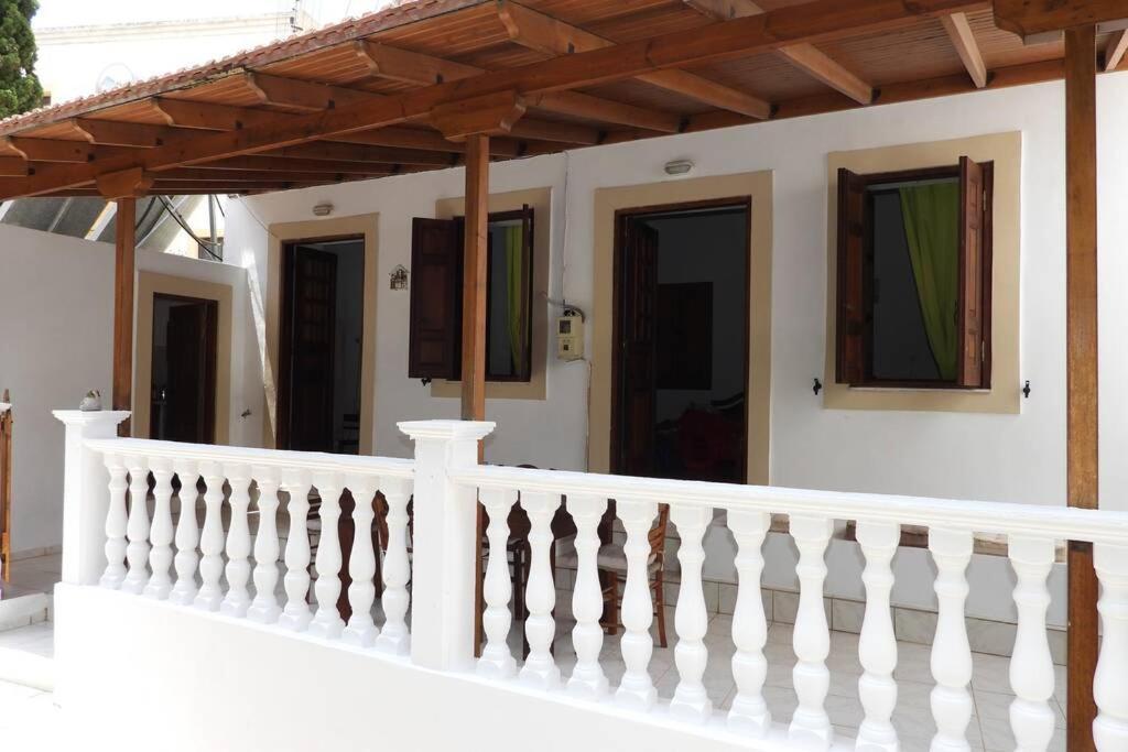 Traditional Villa Efterpi Chalki Town Buitenkant foto