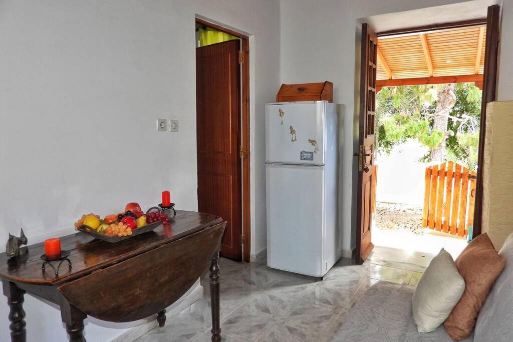 Traditional Villa Efterpi Chalki Town Buitenkant foto