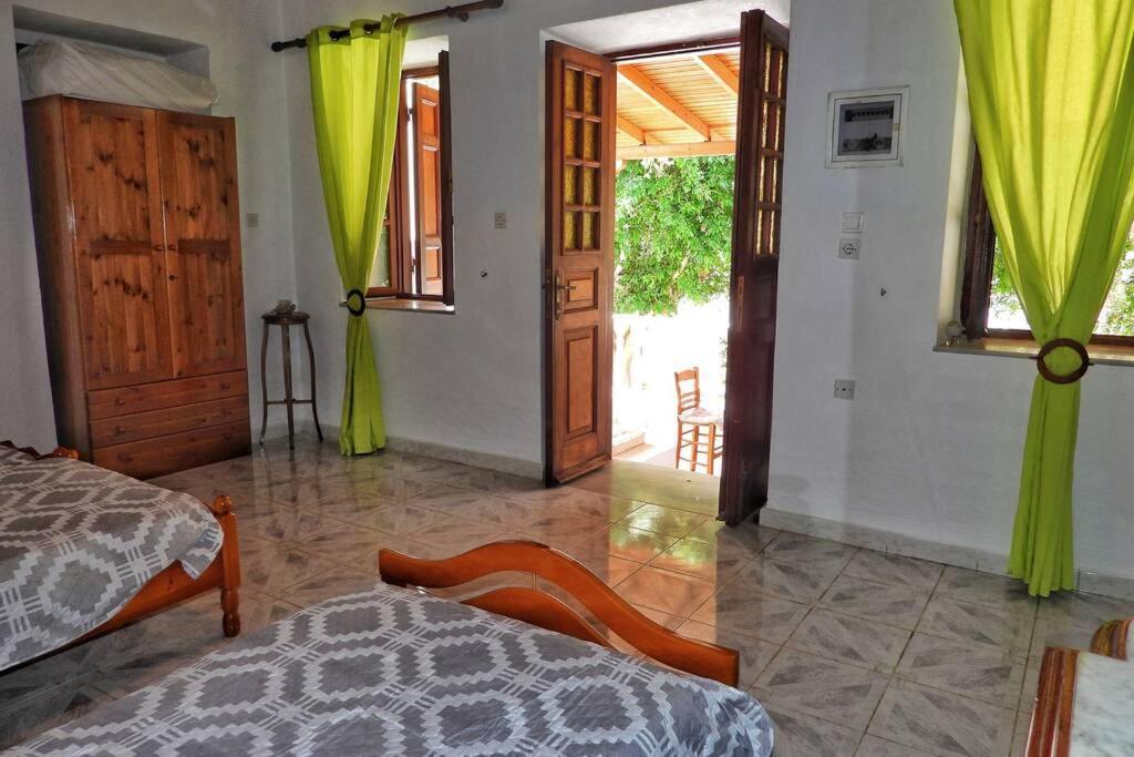 Traditional Villa Efterpi Chalki Town Buitenkant foto
